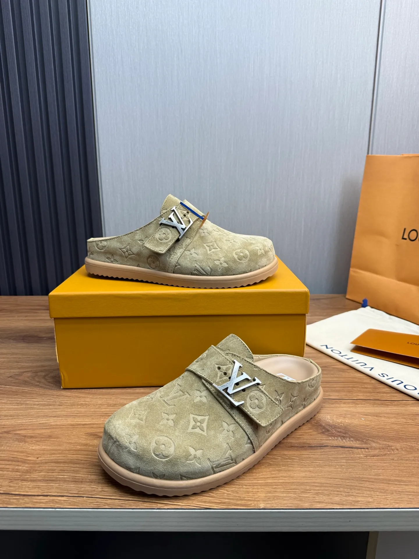 Men's shoes 💰520💰 Lv. hot selling men's slippers 🔥 🩴Official website one to one production 38-45 sizes 45 46 🉑️Customized!